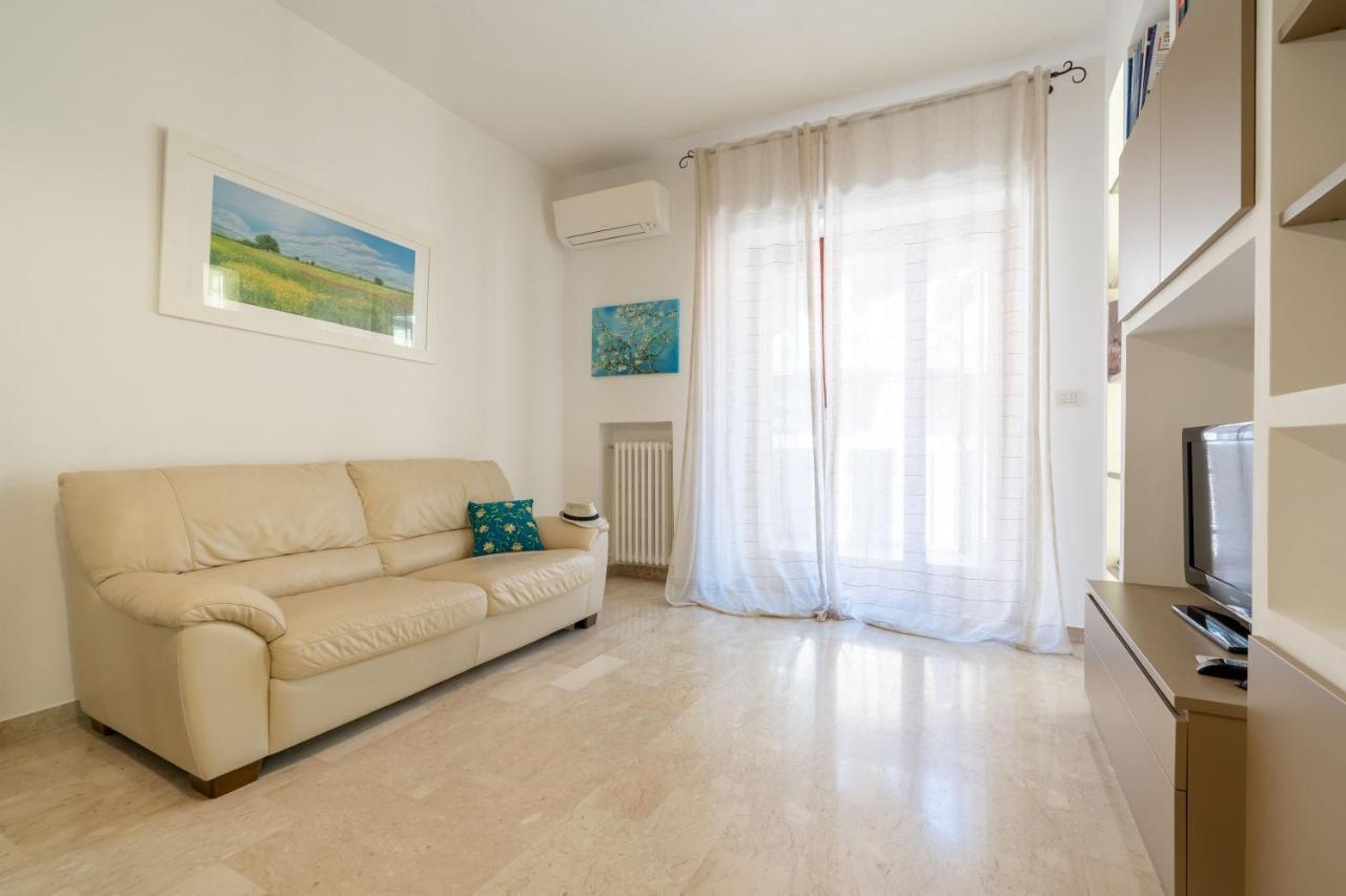 Universita & Stazione Airy Apartment With Parking Bari Zewnętrze zdjęcie